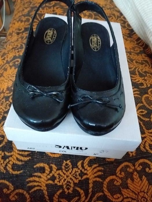 Продавам изгодно 4 чифта нови и запазени дамски кожени обувки №37