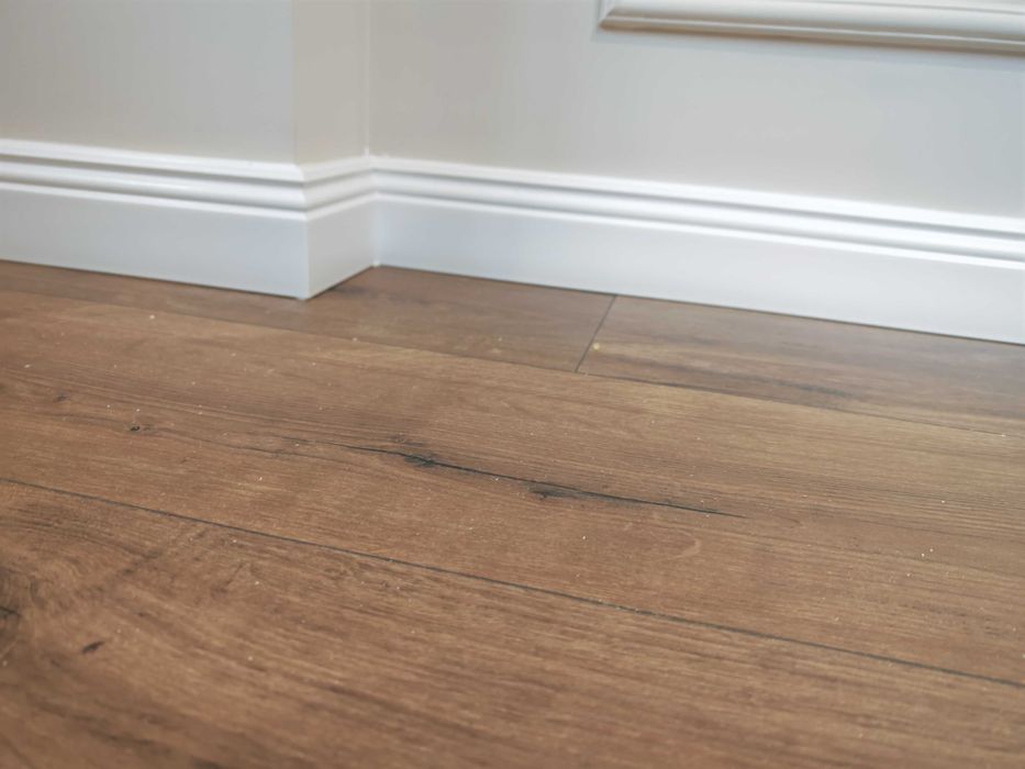 Parchet SPC, laminat, stratificat, montaj plinte.