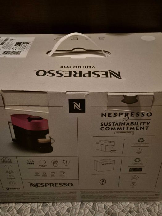Продава се чисто нова бяла кафемашина Nespresso