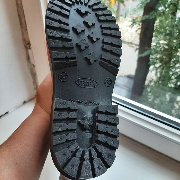 Продам резиновые новые  сапоги