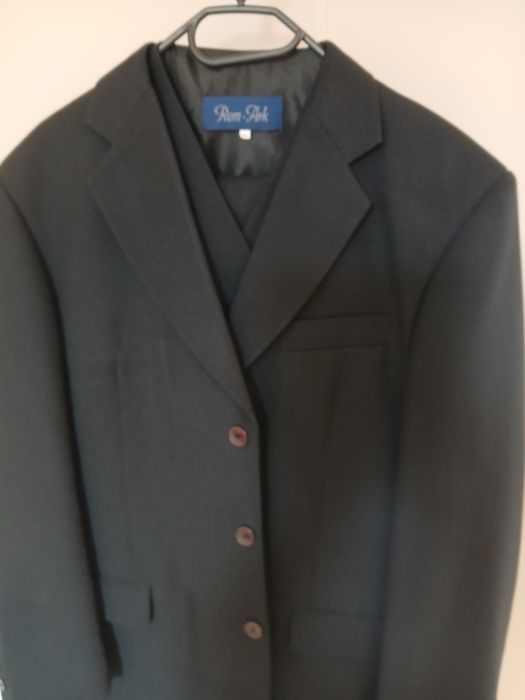 Vand 3 costume,2 marimea 48,si 1 mar.50