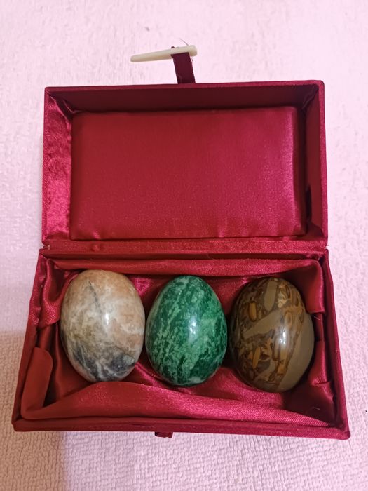 Яйца из натурального камня