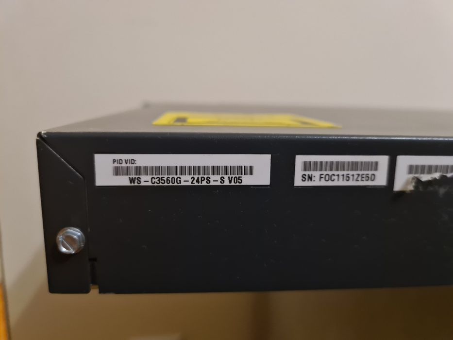 Switch CISCO SYSTEMS WS-C3560G-24PS-S V05, funcțional.