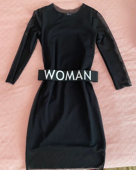 Къса черна рокля