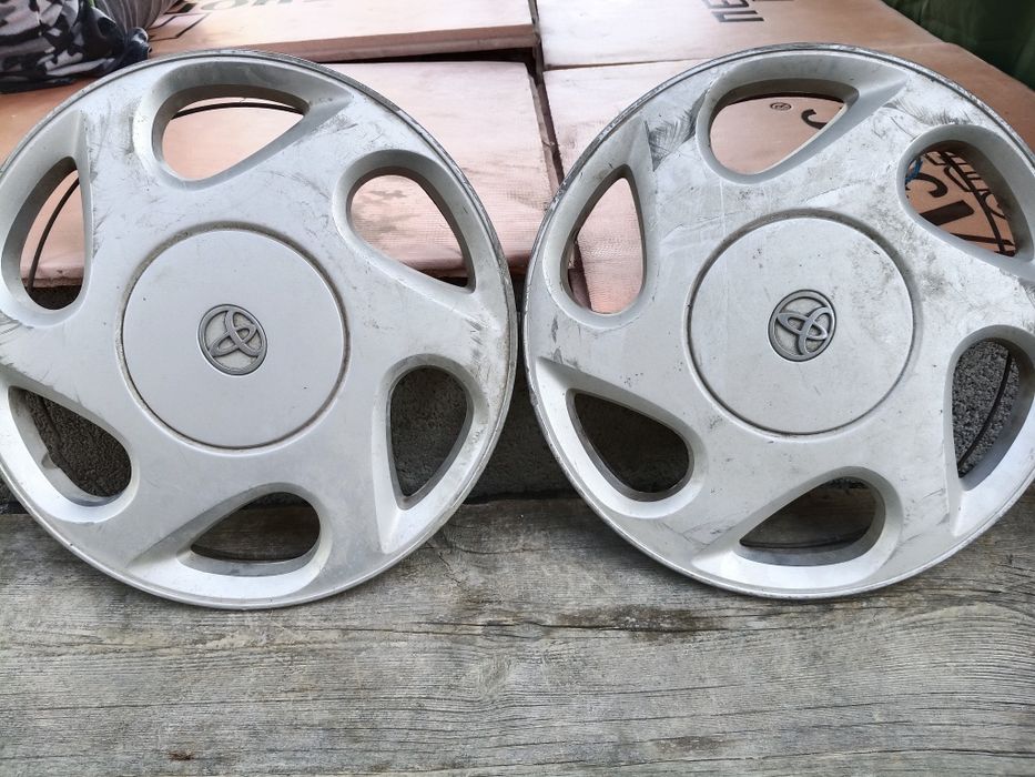 Колпаки  на Камри 20