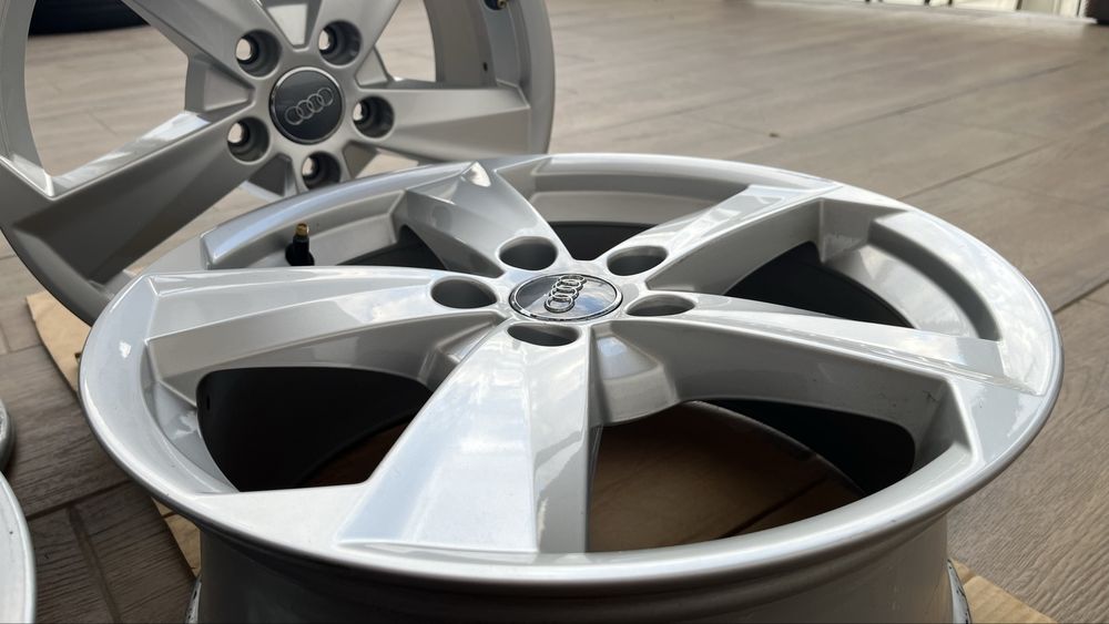 Jante 17 Originale Audi R17 5x112/butuc 57,1 mm/Jenți /Genți/ Aliaj/Aluminium/Audi A3 A4 A6 Q2 Q3