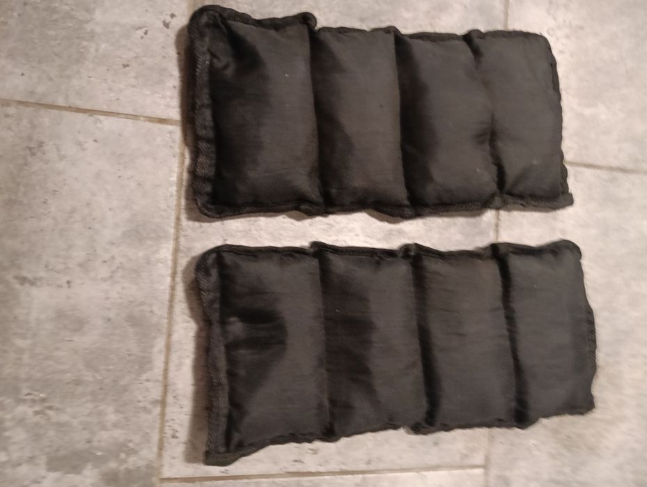 2 Greutăți nisip glezne încheieturi in stare bună. Amândouă la 27 lei.