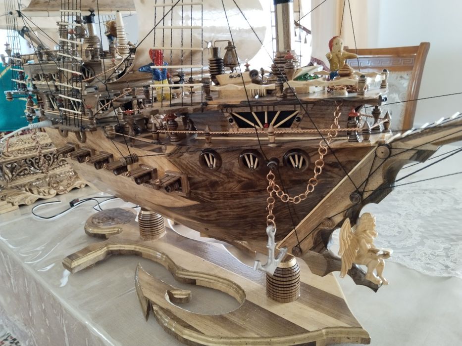 Сувенирный корабль ручной работы. Срочно!