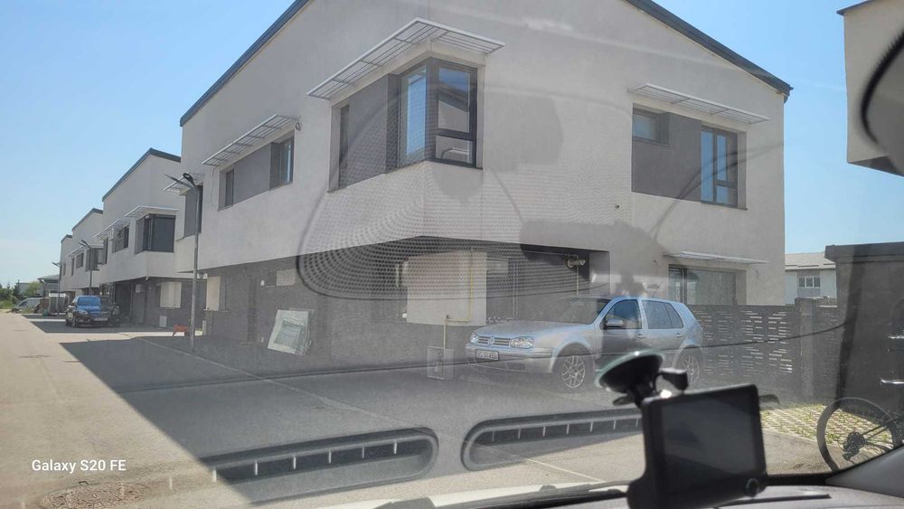 Casa spatioasa si luminoasa de vanzare