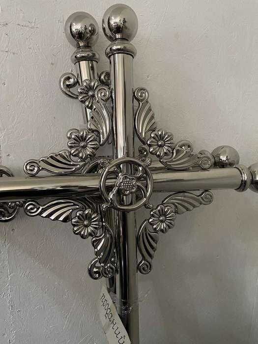 Cruci si garduri din inox pentru cimitir funerarii accesorii