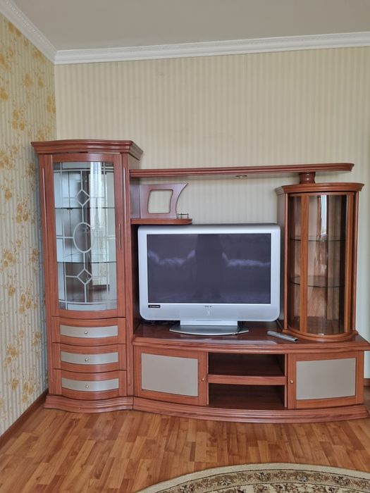 Продам горку с телевизором