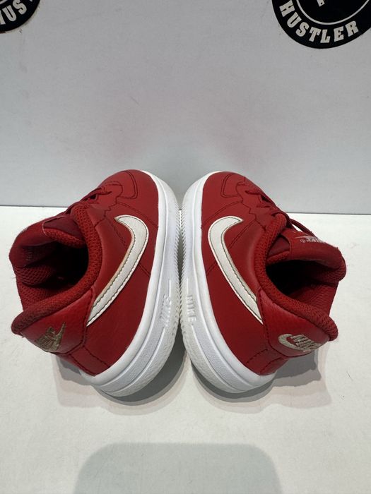 Маратонки NIKE AIR FORCE 1 . Номер 25