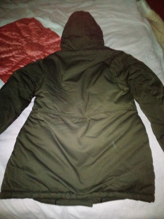 Vand geaca de iarna noua