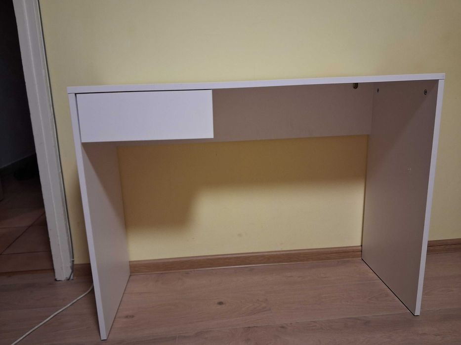 White Manicure Table / Simple Desk