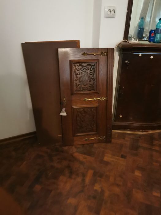 Corp mobilier bine întreținut complet