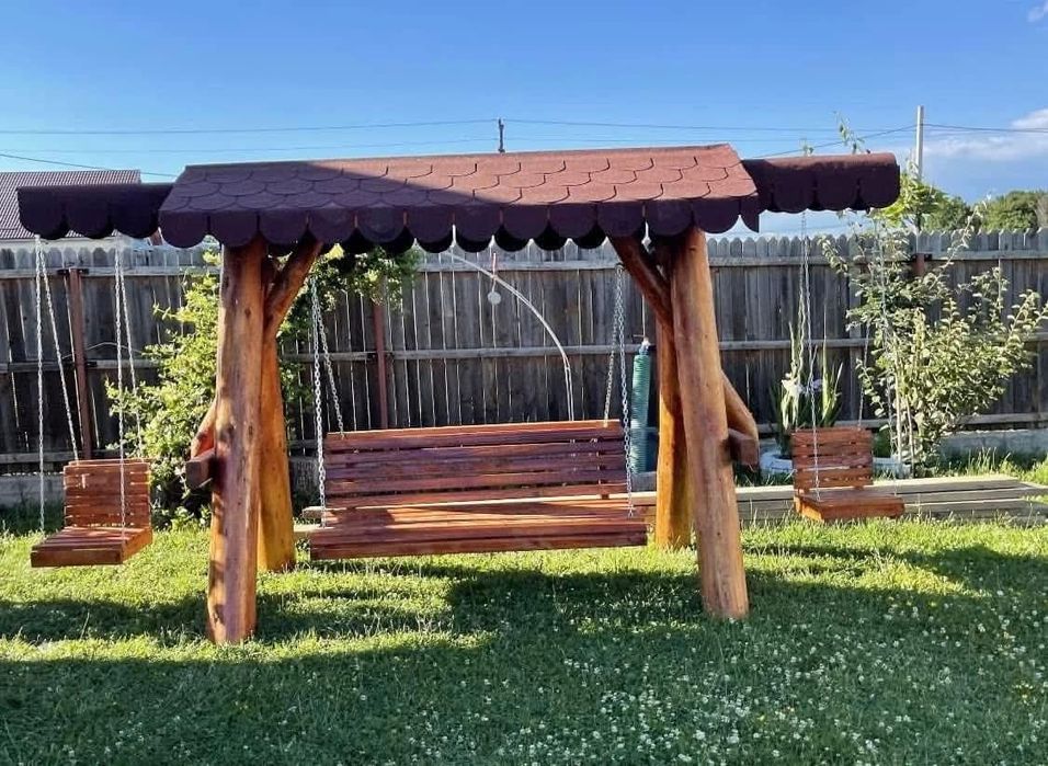 Mobilier rustic din lemn masiv