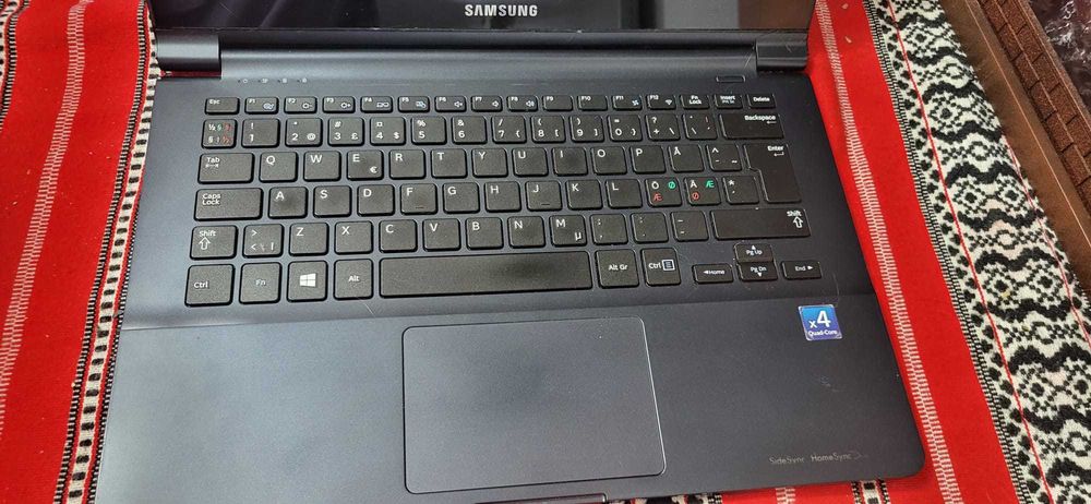 Vand laptop samsung cu touchscreen