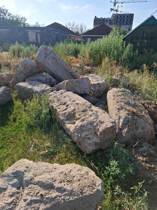 Бут, камень продам