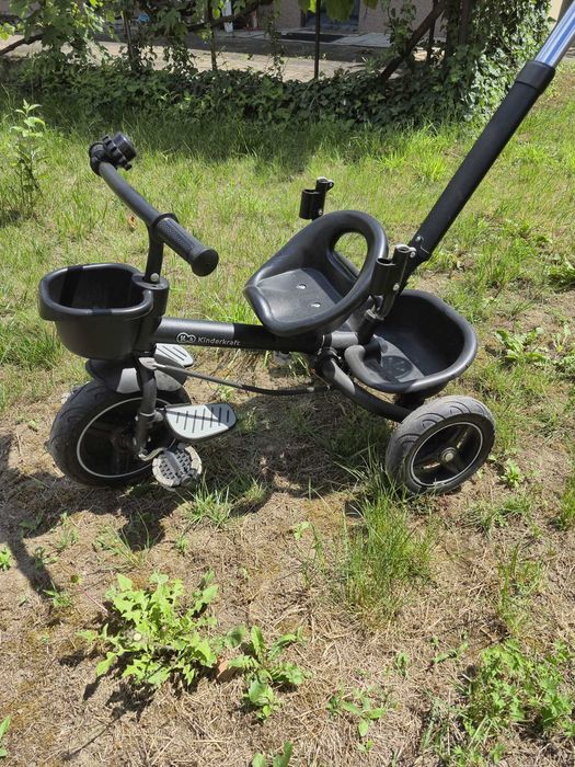 Tricicletă Kinderkraft cu Mâner pentru Părinți - Neagră, Stare Foarte Bună