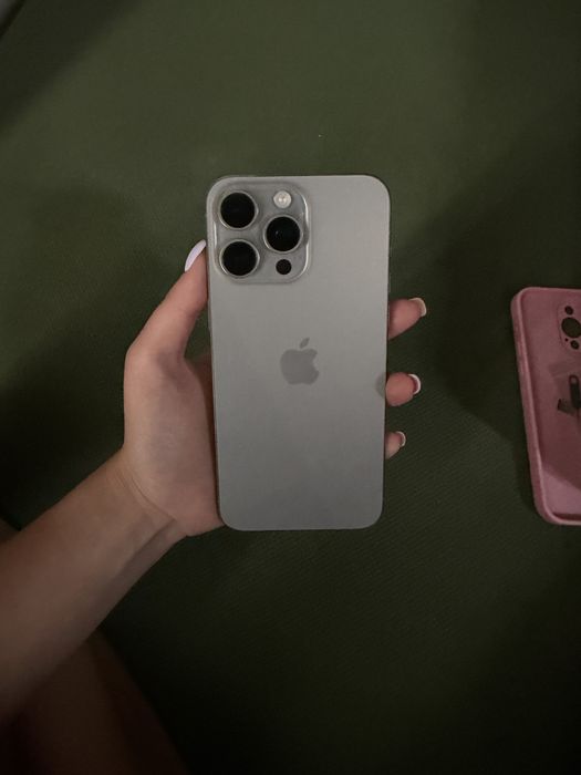 Телефон Iphone 15 pro max 256 gb емкость 81%