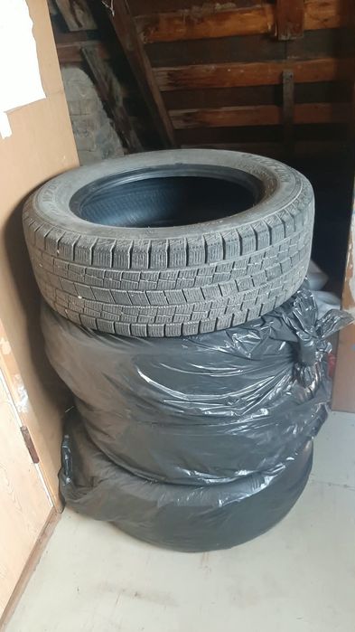 Комплект зимних шин