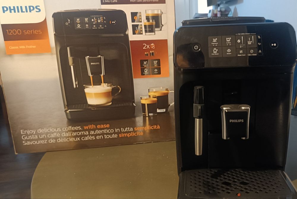 Vand espressor Philips 1200 Series ca nou.