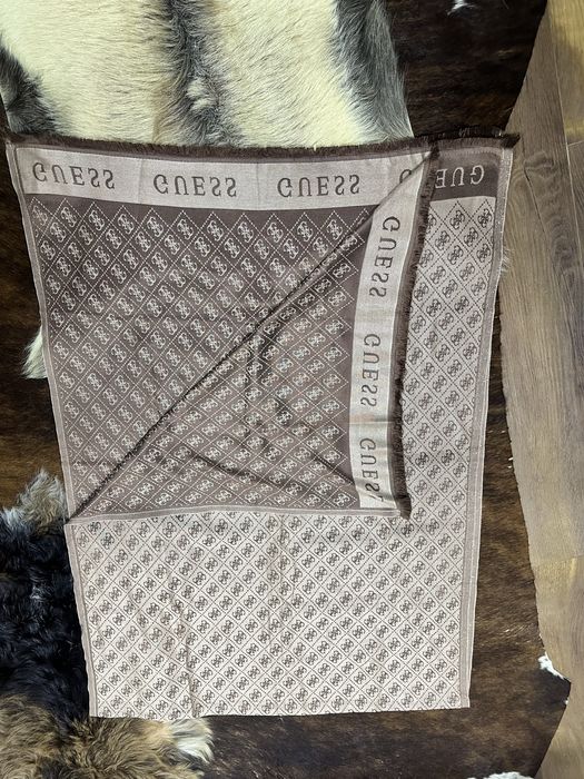 Esarfa Guess de dama