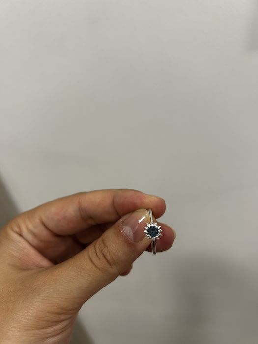 Inel din aur alb cu topaz blue london de 0.1 ct si diamante de 0.1 ct