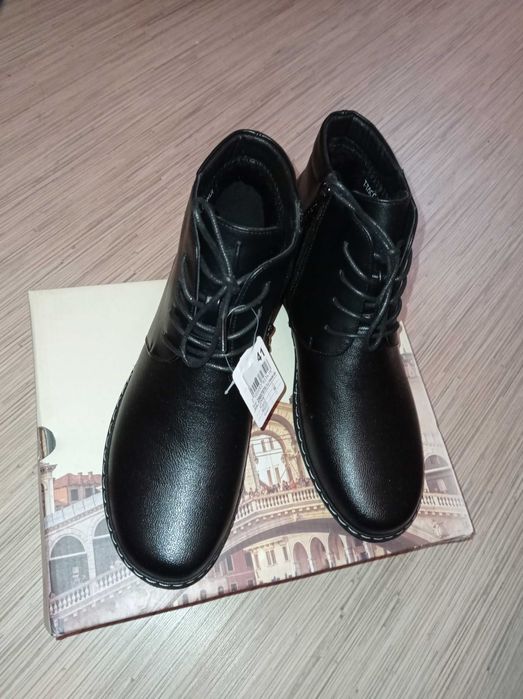 Продаю женские ботиночки