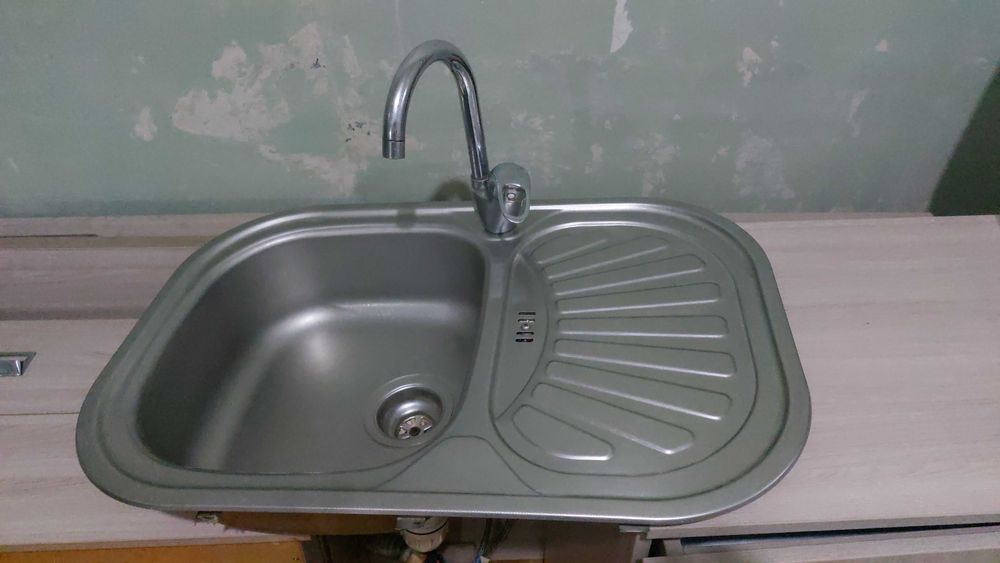 Продам кухонную мойку