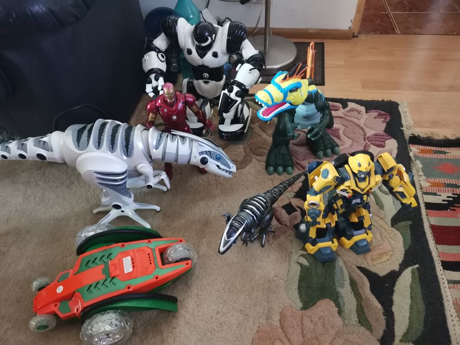 Jucării T Rex, roboti, dinozauri