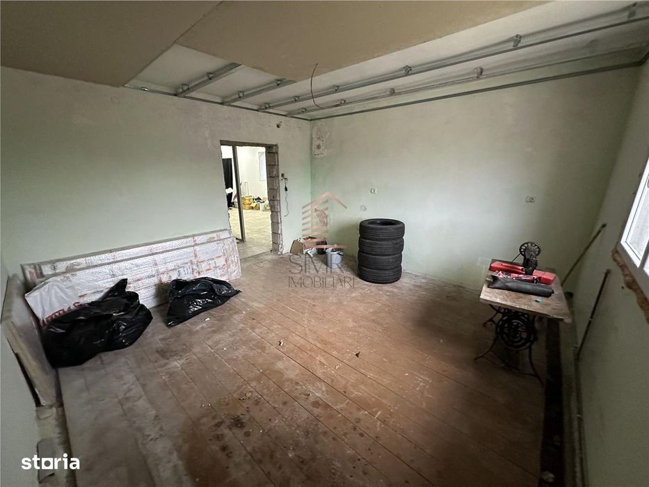 Casa 5 camere parter + etaj, teren de 1000  mq  Livada