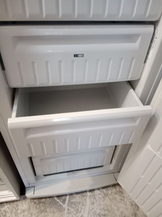 Продам морозильник INDESIT