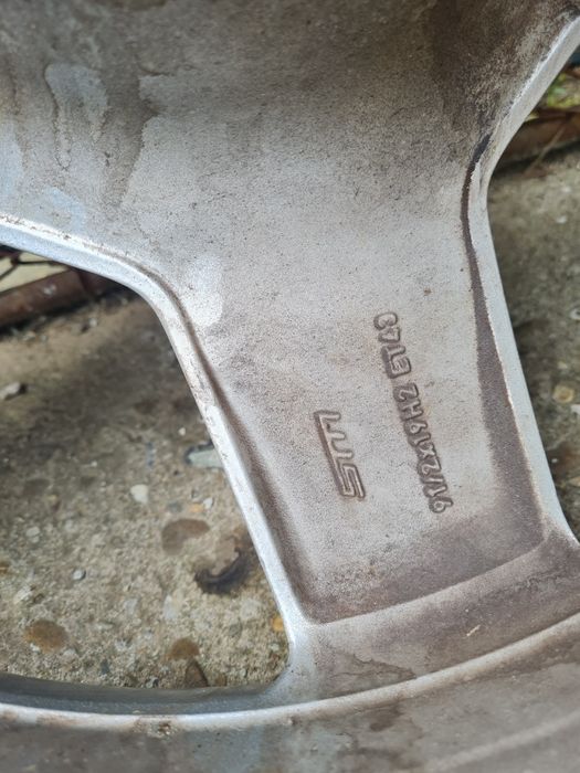 Vând doua jante AMG R19