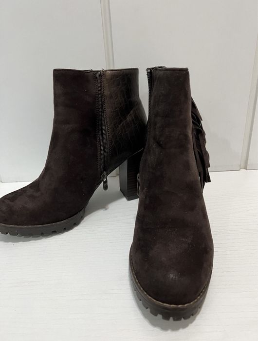 Дамски боти с ток