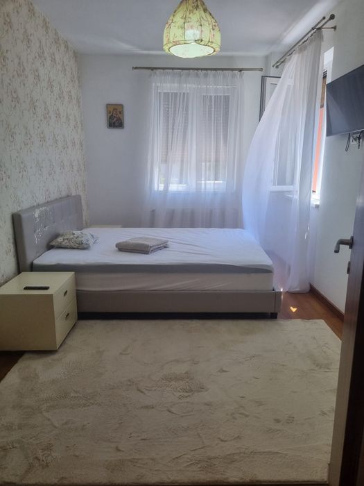 Închiriez apartament