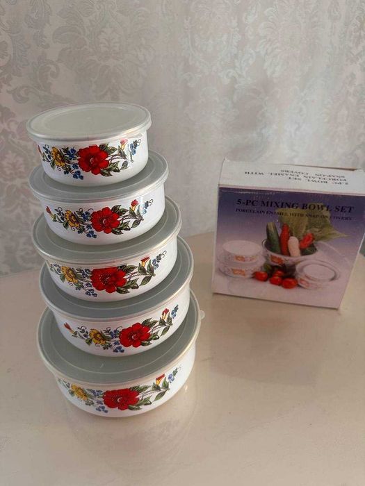 Новый набор контейнеров в упаковке