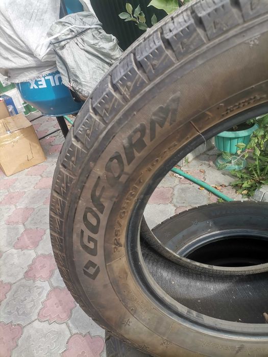 Продаются зимние шины, резина R17