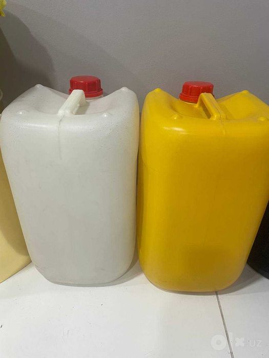 Канистры из пластика