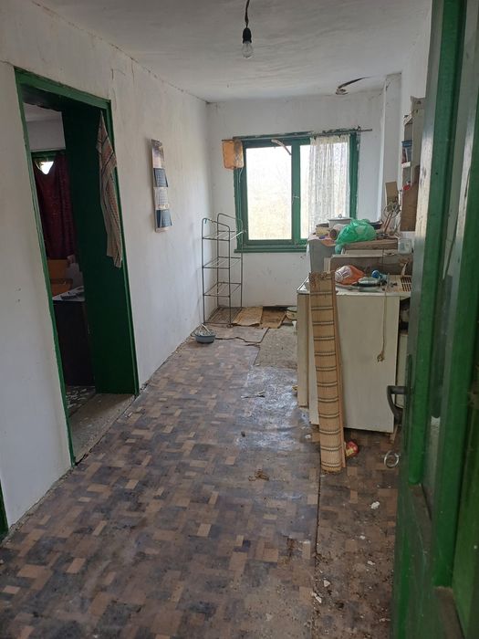 Тухлена къща с двор