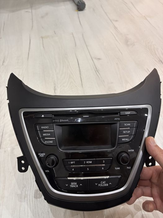 Магнитола на Хюндай элантра 12-15 годов , возможно обмен на другую