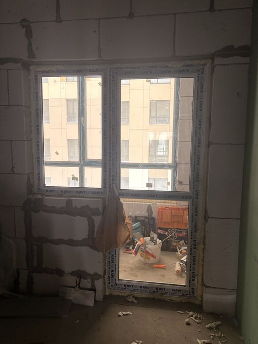 Продам дверь мтеклянную на балкон вместе балкон вместе с окном, новая.