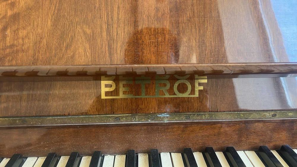 Продаётся качественное пианино PETROF .