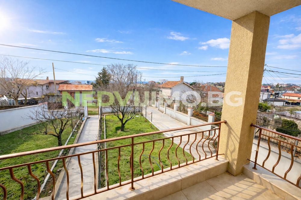 Къща на 4 етажа под наем във Виница