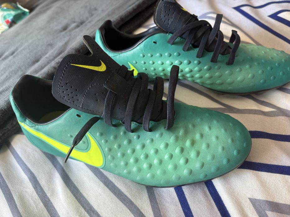 Crampoane nike magista
