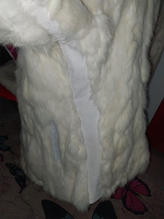 Vând haina de blana naturala cu piele