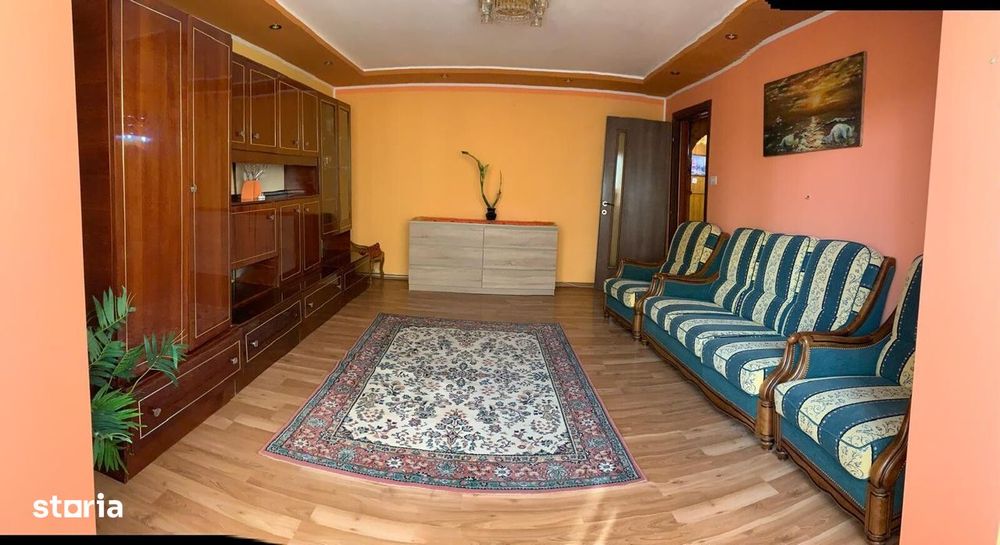 Apartament de vanzare, cu 3 camere, mobilat si utilat, in zona Dambovi