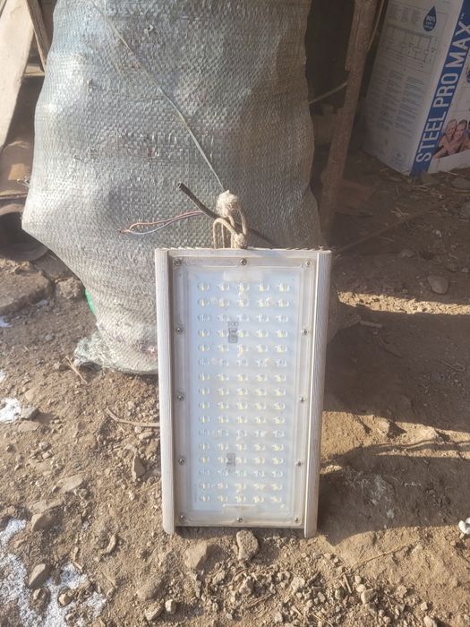 Уличный фонарь прожектор