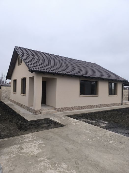 Proprietar . Vând casă la cheie în Sânmihaiu Român.