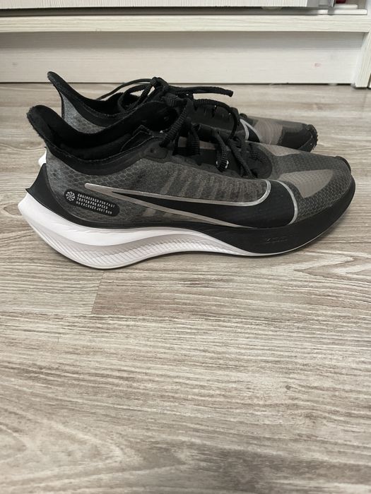 Adidasi Nike foarte usori